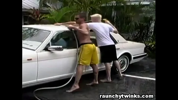 Sledovat Hot Jocks Car Wash Service Turns To Crazy Gay Fucking nový kanál