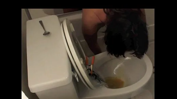 Assista a Sexy Girls Vomit Puke Vomitando Vômito Gagging Barf novos vídeos