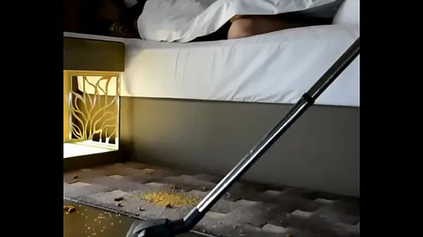 Mira Desi esposa pankhuri se burla de su culo a la limpieza de la habitación chico en hotel divertido con mi marido tubo nuevo