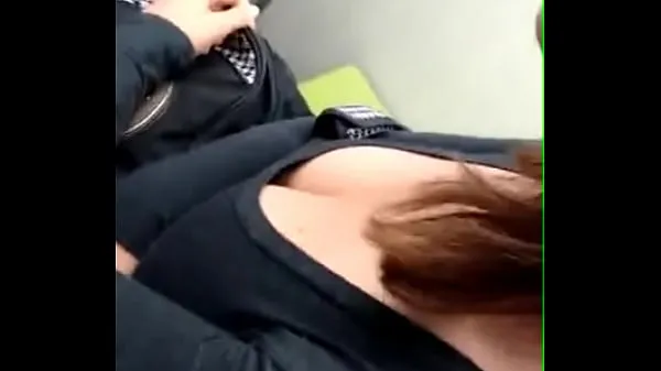 Regardez Jolie fille avec décolleté dans le métro CDMXnouveau tube