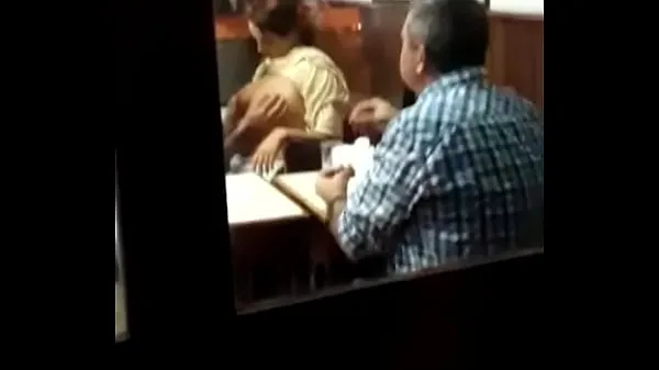 Mira Exhibicionismo en Bar Arocena Montevideo tubo nuevo