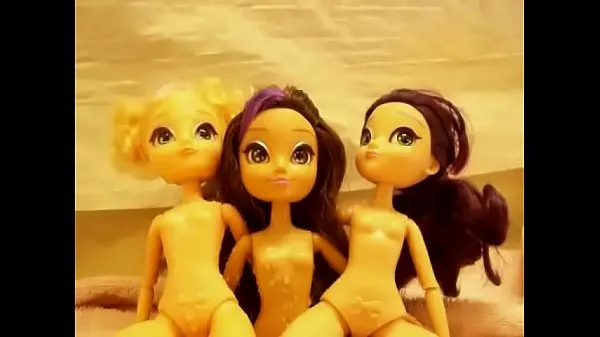 Pozrite si Dolls Pee Party Movie nový kanál