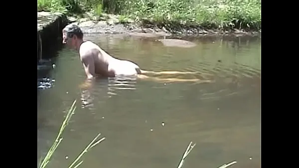 Nézze meg az Cumming on a stone in a river új csatornát