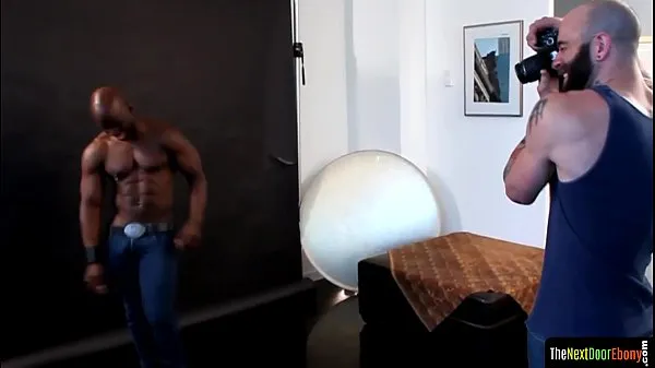 شاهد Ebony hunk cocksucking during photo shoot أنبوبًا جديدًا