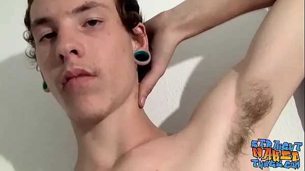 Sehen Sie sich Skinny Straight Twink wichst und kommtneue Tube an