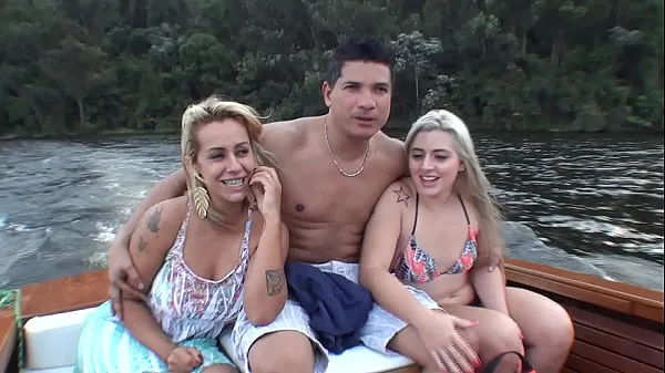 Titta på The Brazilian pornstar Monica Lima, Ed Junior and Nicole Bittencourt on a boat trip on the Guarapiranga Dam nya Tube