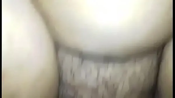 Regardez Femme au foyer poilue trompant son marinouveau tube