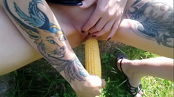 Watch Lucy Ravenblood fucking pussy with corn in public new Tube