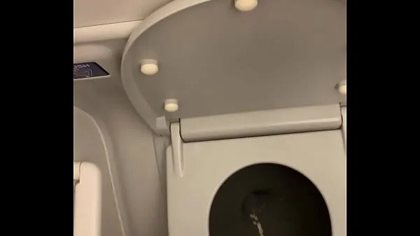 看 pee to the toilet on the plane 条新通道 