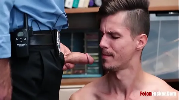 Titta på Super Straight Bro Sucks Gay Cop To Get Out Of A Sticky Situation nya Tube