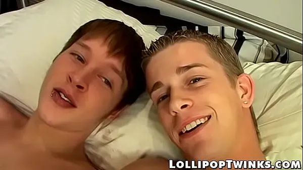 Sehen Sie sich Zurückhaltender Twink POV anal von riesigen aufrechten Schwanz geficktneue Tube an