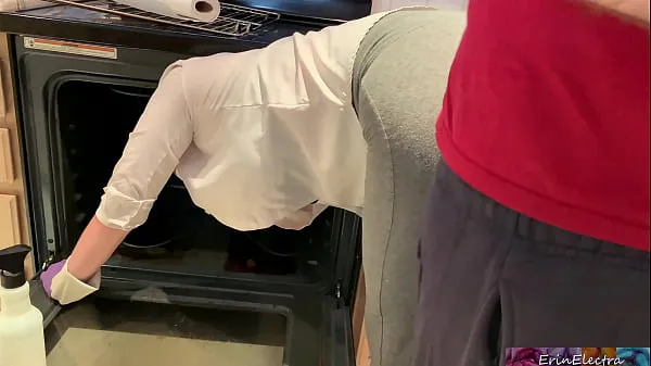 Watch Stepmom is horny and stuck in the oven - Erin Electra new Tube