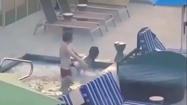 Caught couple fucking in the pool at home개의 새 튜브 보기