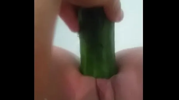 Assista a Esguichando com um pepino novos vídeos