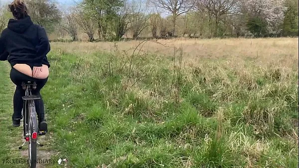 Oglejte si fucking the tinder girl outdoor risky in nature on a bike tour novo cev