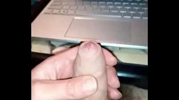 Παρακολουθήστε το Slutty boy jerks tiny uncut dick νέο Tube