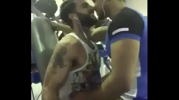 Tonton Lovely Gay Kiss at Gym Between Two Indians Tube baharu