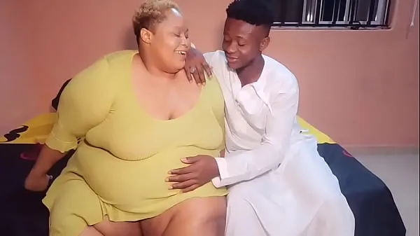 Assista a AfricanChikito Fat Juicy Pussy se abre como um GEYSER novos vídeos