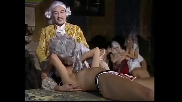 Assista a Obra-prima pornográfica em trajes históricos novos vídeos