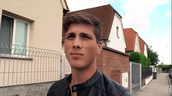 Sehen Sie sich Sexy Twink beugt sich über Stöhnen, als er seinen Arsch für etwas Geld in der Öffentlichkeit hart gerammt bekommt - CZECH HUNTER 557neue Tube an