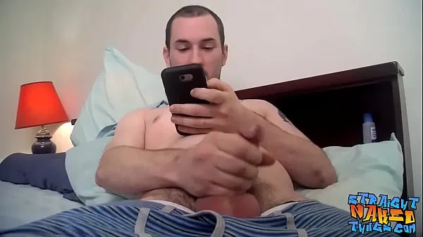 Assista a Paradoxo hétero bad boy masturba seu pau grande e cums novos vídeos