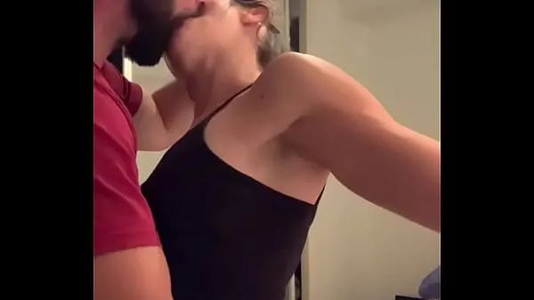 Παρακολουθήστε το Kissing my milf slave νέο Tube