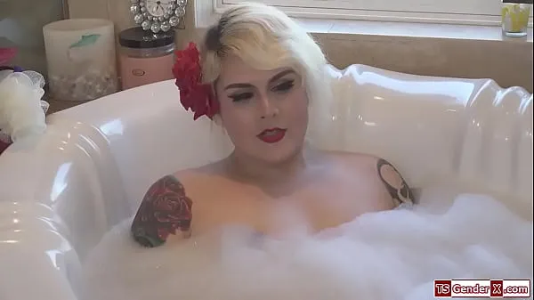 Oglądaj Trans stepmom Isabella Sorrenti anal fucks stepsonnowy kanał