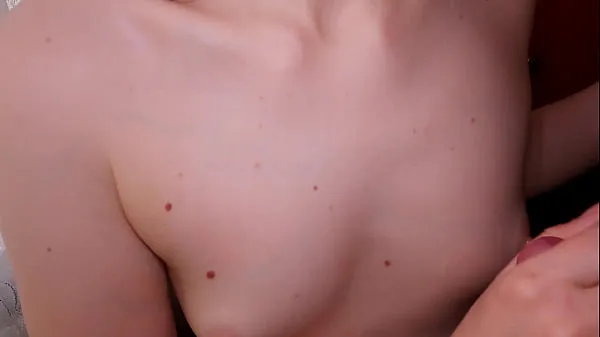 Se 18 year old babe with tiny tits sucks cock nyt rør