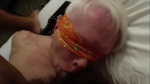 Sledovat Horny Old Amputee Grandpa Gets Blindfolded With Rough Mouth Fucking - Part 2 nový kanál