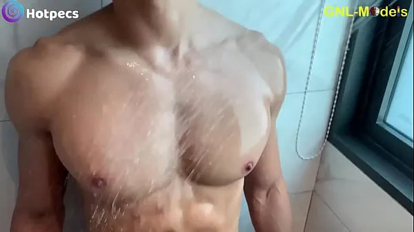 Regardez Fitness Trainer est adoré et les mamelons pec adorésnouveau tube