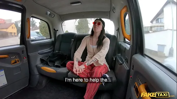 Titta på Fake Taxi Hippy chick gets a big dick deep inside her pussy nya Tube