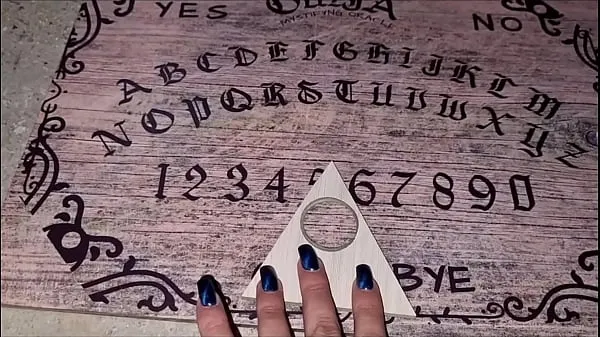 Guarda Martina va in una casa abbandonata per suonare l'OUIJA e finisce con un cazzo in boccail nuovo canale