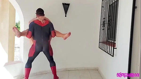 Sledovat Superhero lust after a hard criminal ass kicking nový kanál