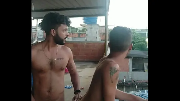 Assista a Eu e meu vizinho transando no terraço novos vídeos