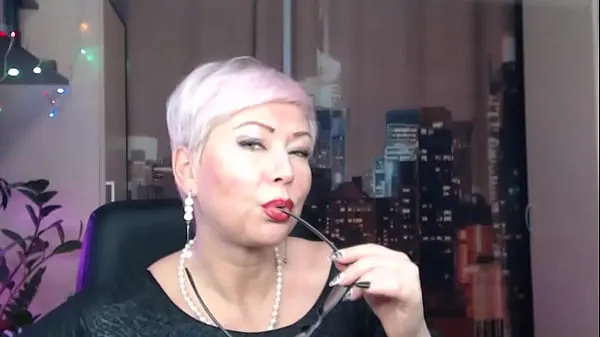 دیکھیں The famous mature Russian webcam slut AimeeParadise demonstrates excellent dirty talk and hard dildo slotting in her wet insatiable cunt نیا ٹیوب