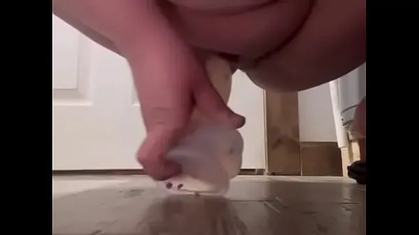 Sehen Sie sich Fat Pussy hops on Dildoneue Tube an