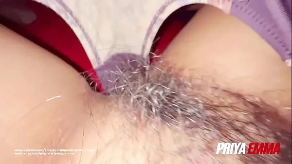 Mira Tía india con tetas grandes extendiendo sus piernas para mostrar Hairy Pussy Video porno indio casero tubo nuevo