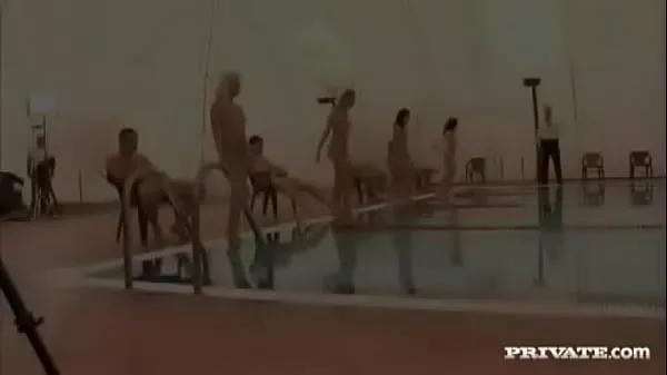 شاهد Four Sexy Pornstars Race in the Pool in This Hardcore Orgy Scene أنبوبًا جديدًا