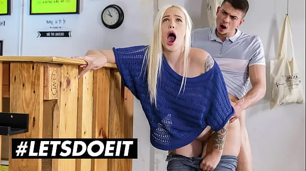 Titta på HORNYHOSTEL - (Arteya, Tommy Cabrio) - PAWG Blonde Teen Cheats On Her Boyfriend With The Bellboy nya Tube