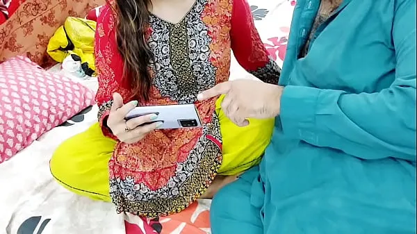 Guarda PAKISTANI VERA MOGLIE MARITO GUARDA DESI PORNO SUL CELLULARE CHE FA SESSO ANALE CON AUDIO HINDI CALDO CHIAROil nuovo canale