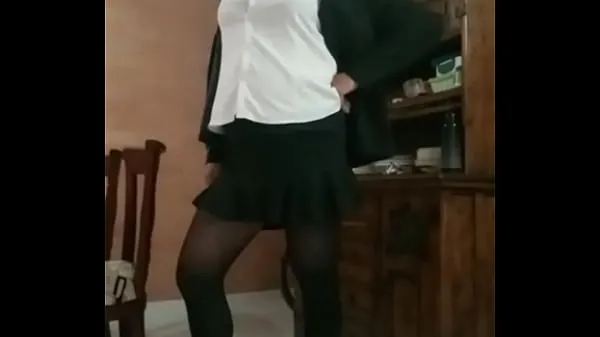 Oglądaj Crossdresser latina Liseth modela en vestido sexy, mostrando sus piernas y penenowy kanał