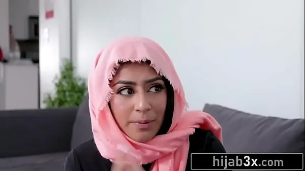 Nézze meg az Hot Muslim Teen Must Suck & Fuck Neighbor To Keep Her Secret (Binky Beaz új csatornát