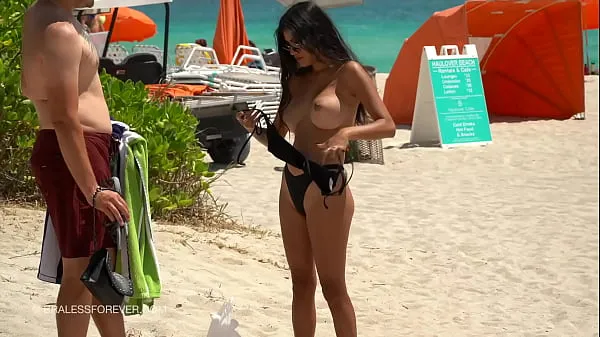 Bekijk Huge boob hotwife at the beach nieuwe Tube