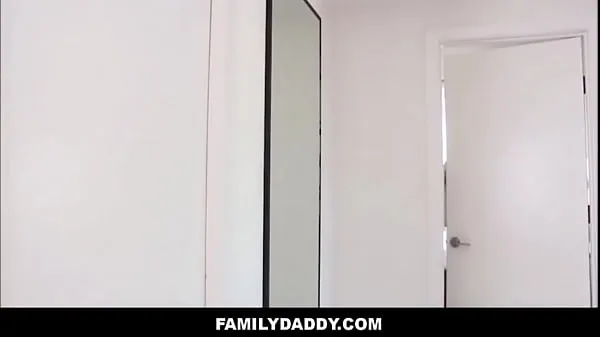 Sehen Sie sich FamilyDaddy - Twink Stiefbruder von Jock Stiefbruder im Badezimmer gefickt - Austin Young, Damien Nicholsneue Tube an