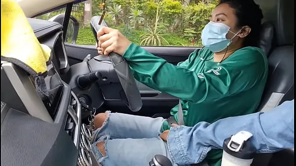 Regardez Asian Grab Driver Girl offre aux passagers un pourboire pour Fucknouveau tube