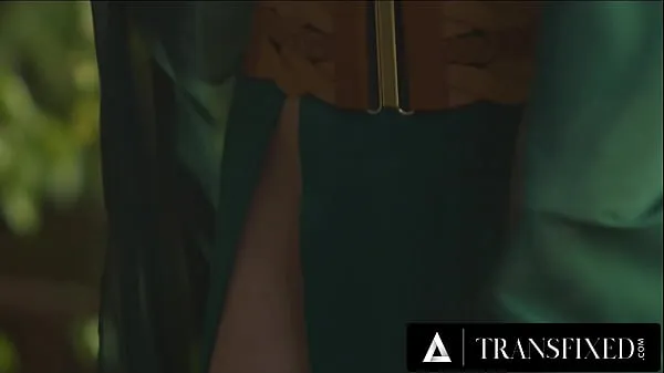 Assista a TRANSFIXED - Trans Elf Archer Izzy Wilde fode Peituda Elf Witch Kenzie Taylor na Floresta Encantada novos vídeos