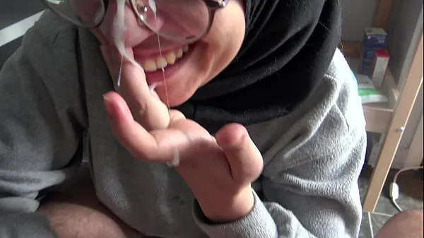 A Muslim girl is disturbed when she sees her teachers big French cock yeni Tube'u izleyin