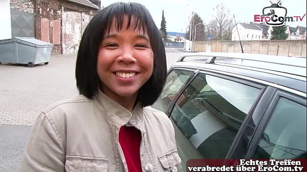 Sehen Sie sich Deutsch asiatische teen von neben an auf der Straße angesprochen für Orgasmus Castingneue Tube an