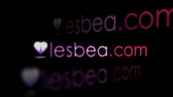 Regardez Lesbea Belles peti tchèques doigté romantique et orgasmes mangeurs de chatte avec de petits seins jeune femmenouveau tube