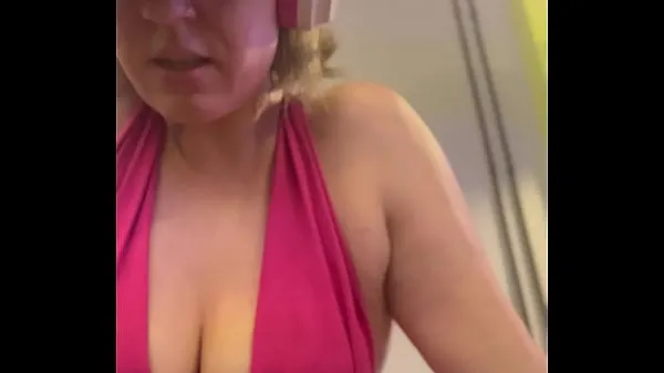 Se Wow, my training at the gym left me very sweaty and even my pussy leaked, I was embarrassed because I was so horny nye tube